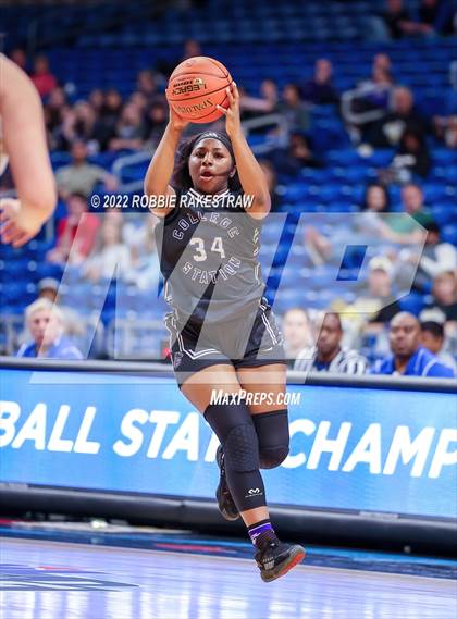 Thumbnail 3 in Cedar Park vs. College Station (UIL 5A State Semifinal) photogallery.