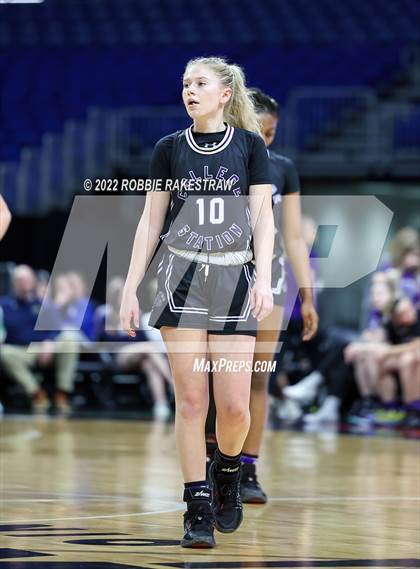 Thumbnail 2 in Cedar Park vs. College Station (UIL 5A State Semifinal) photogallery.