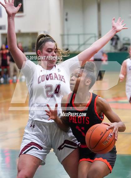 Thumbnail 1 in St. Joseph Notre Dame vs. Carondelet (Elite is Earned New Year Classic) photogallery.