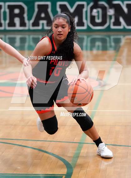 Thumbnail 3 in St. Joseph Notre Dame vs. Carondelet (Elite is Earned New Year Classic) photogallery.