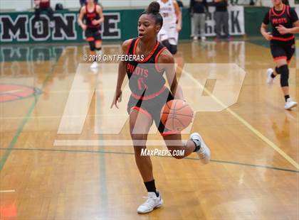 Thumbnail 2 in St. Joseph Notre Dame vs. Carondelet (Elite is Earned New Year Classic) photogallery.