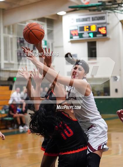 Thumbnail 1 in St. Joseph Notre Dame vs. Carondelet (Elite is Earned New Year Classic) photogallery.