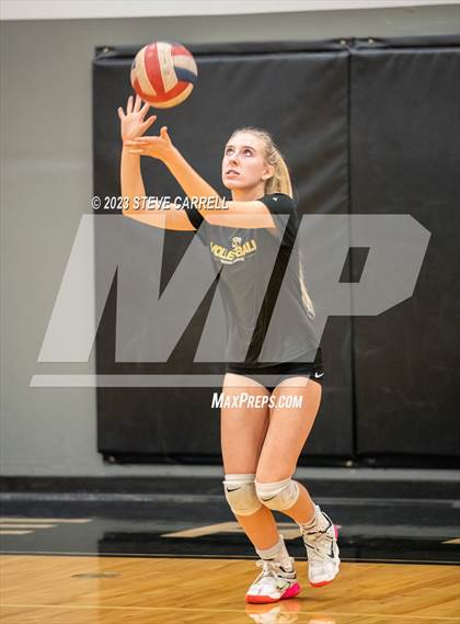 Thumbnail 2 in Enterprise vs Shasta photogallery.