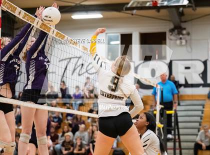 Thumbnail 2 in Enterprise vs Shasta photogallery.