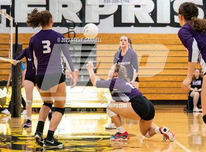 Thumbnail 3 in Enterprise vs Shasta photogallery.