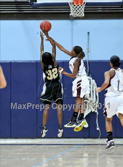 Thumbnail 3 in Whitney vs.Rio Linda photogallery.