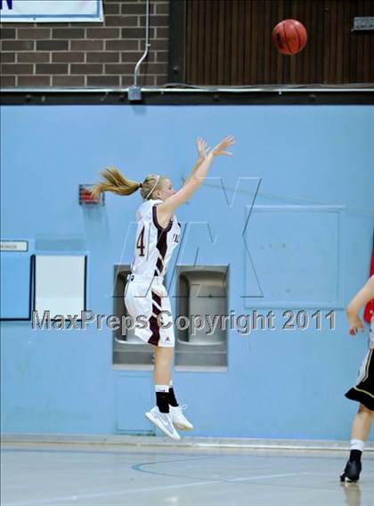 Thumbnail 2 in Whitney vs.Rio Linda photogallery.