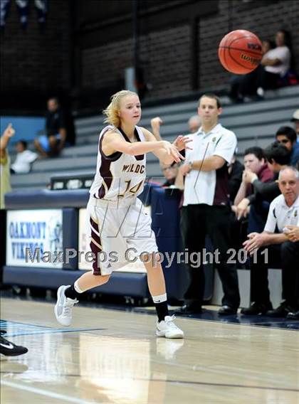 Thumbnail 2 in Whitney vs.Rio Linda photogallery.