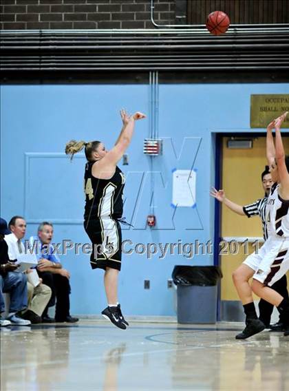 Thumbnail 2 in Whitney vs.Rio Linda photogallery.