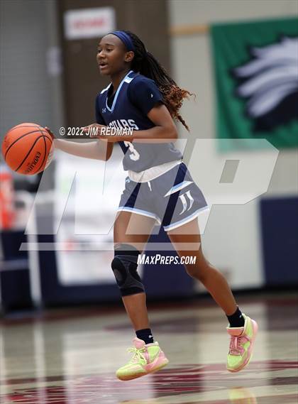Thumbnail 2 in Pearland vs. Johnson (McDonald's Texas Invitational) photogallery.