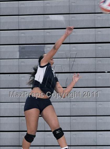 Thumbnail 2 in Redondo Union vs. Kamehameha (2010 Durango Fall Classic) photogallery.