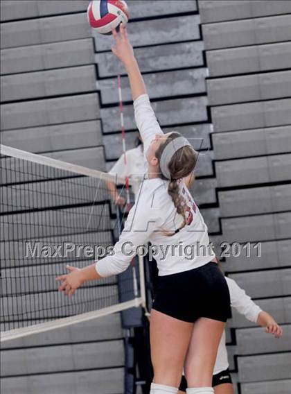 Thumbnail 2 in Redondo Union vs. Kamehameha (2010 Durango Fall Classic) photogallery.