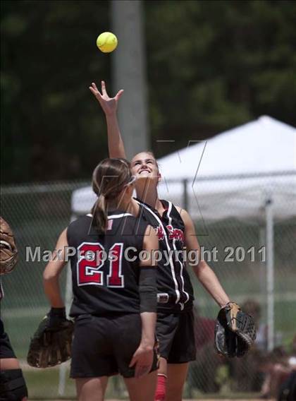 Thumbnail 2 in Pamlico County vs. East Surry (NCHSAA 1A Semifinal) photogallery.