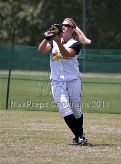 Thumbnail 3 in Pamlico County vs. East Surry (NCHSAA 1A Semifinal) photogallery.