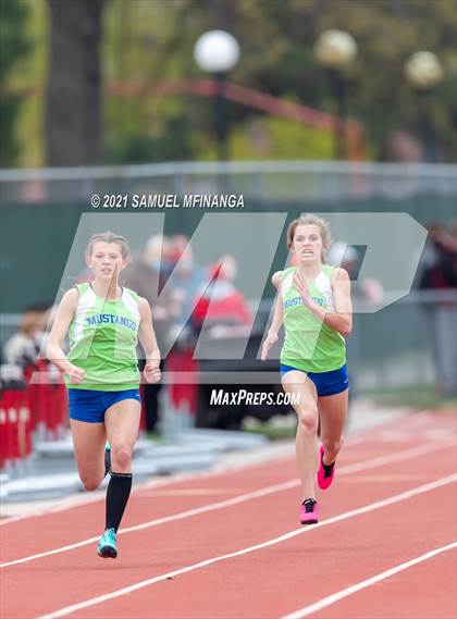 Thumbnail 2 in Harold Scott Invitational (200 Meter) photogallery.