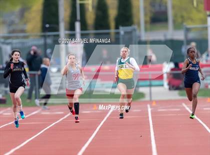 Thumbnail 2 in Harold Scott Invitational (200 Meter) photogallery.