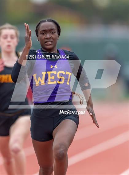 Thumbnail 3 in Harold Scott Invitational (200 Meter) photogallery.