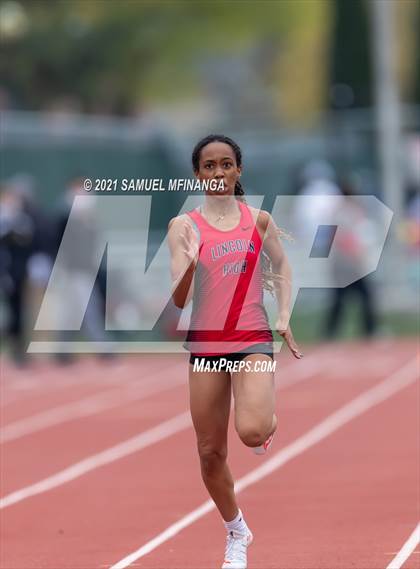 Thumbnail 2 in Harold Scott Invitational (200 Meter) photogallery.