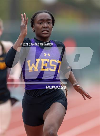 Thumbnail 3 in Harold Scott Invitational (200 Meter) photogallery.