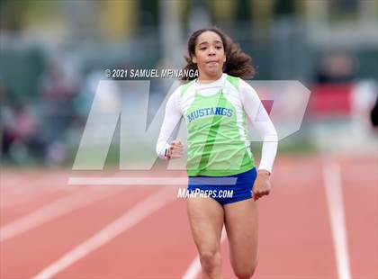 Thumbnail 3 in Harold Scott Invitational (200 Meter) photogallery.
