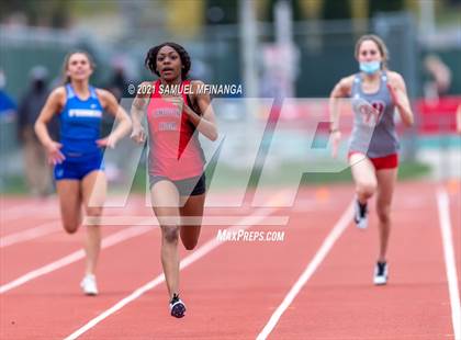 Thumbnail 1 in Harold Scott Invitational (200 Meter) photogallery.