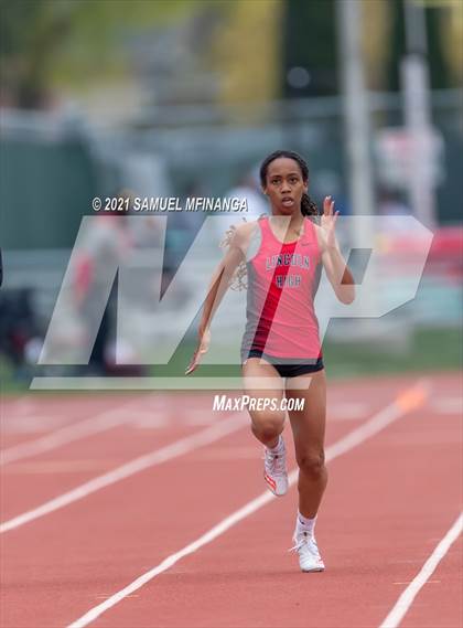 Thumbnail 3 in Harold Scott Invitational (200 Meter) photogallery.