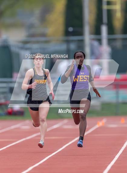Thumbnail 1 in Harold Scott Invitational (200 Meter) photogallery.
