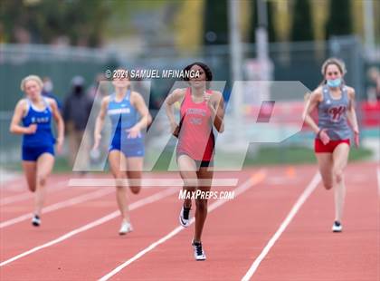 Thumbnail 3 in Harold Scott Invitational (200 Meter) photogallery.