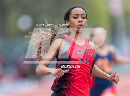 Thumbnail 2 in Harold Scott Invitational (200 Meter) photogallery.