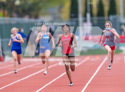 Thumbnail 2 in Harold Scott Invitational (200 Meter) photogallery.