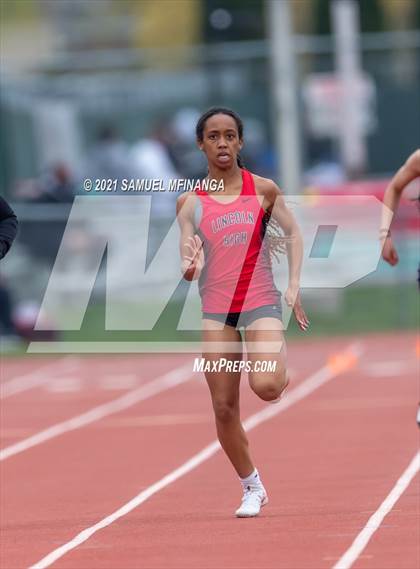 Thumbnail 1 in Harold Scott Invitational (200 Meter) photogallery.