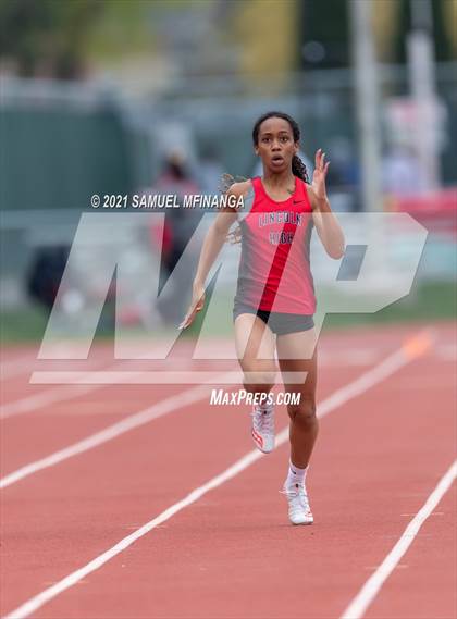 Thumbnail 1 in Harold Scott Invitational (200 Meter) photogallery.
