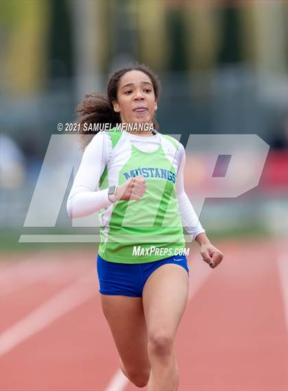 Thumbnail 2 in Harold Scott Invitational (200 Meter) photogallery.