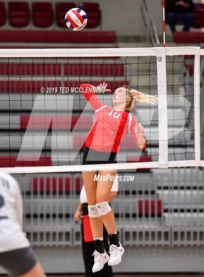 Thumbnail 3 in Farmington @ Morrilton (AAA 4A Quarterfinal Playoff) photogallery.
