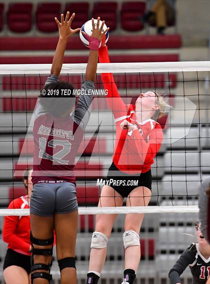 Thumbnail 1 in Farmington @ Morrilton (AAA 4A Quarterfinal Playoff) photogallery.
