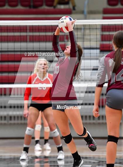Thumbnail 2 in Farmington @ Morrilton (AAA 4A Quarterfinal Playoff) photogallery.