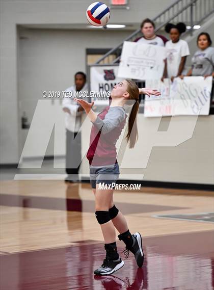 Thumbnail 1 in Farmington @ Morrilton (AAA 4A Quarterfinal Playoff) photogallery.