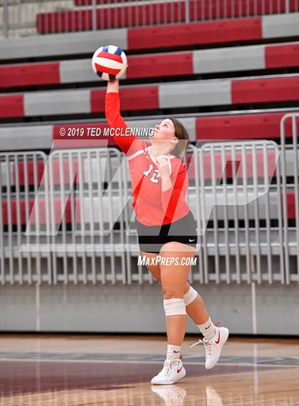 Thumbnail 3 in Farmington @ Morrilton (AAA 4A Quarterfinal Playoff) photogallery.