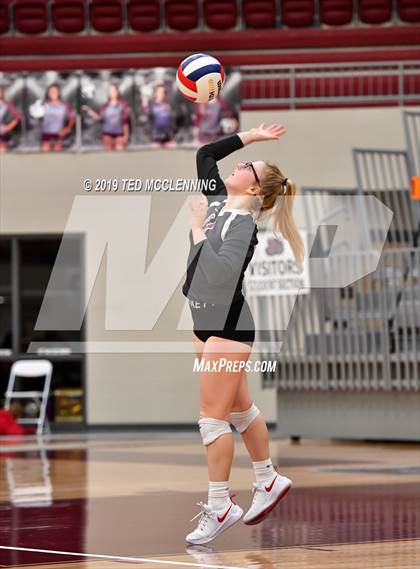 Thumbnail 2 in Farmington @ Morrilton (AAA 4A Quarterfinal Playoff) photogallery.