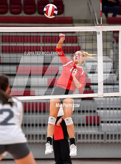 Thumbnail 1 in Farmington @ Morrilton (AAA 4A Quarterfinal Playoff) photogallery.