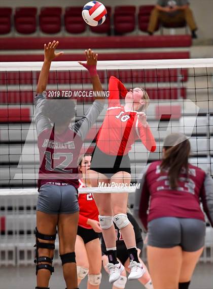 Thumbnail 3 in Farmington @ Morrilton (AAA 4A Quarterfinal Playoff) photogallery.