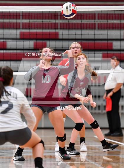 Thumbnail 1 in Farmington @ Morrilton (AAA 4A Quarterfinal Playoff) photogallery.