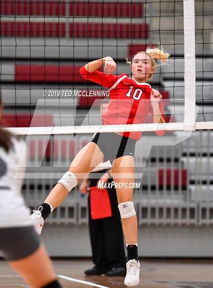 Thumbnail 2 in Farmington @ Morrilton (AAA 4A Quarterfinal Playoff) photogallery.