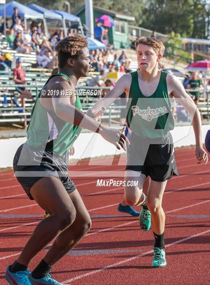 Thumbnail 3 in FVL Championships (110 IH, 300LH, 4x100 Relay, 4x400 Relay) photogallery.