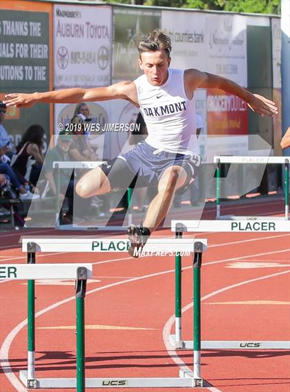 Thumbnail 2 in FVL Championships (110 IH, 300LH, 4x100 Relay, 4x400 Relay) photogallery.