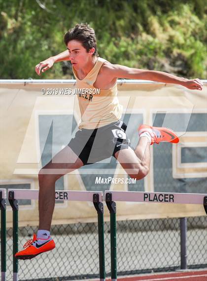 Thumbnail 3 in FVL Championships (110 IH, 300LH, 4x100 Relay, 4x400 Relay) photogallery.