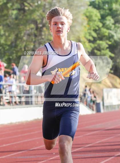 Thumbnail 2 in FVL Championships (110 IH, 300LH, 4x100 Relay, 4x400 Relay) photogallery.