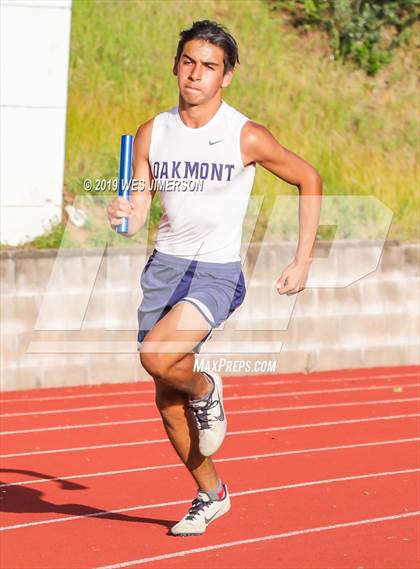 Thumbnail 2 in FVL Championships (110 IH, 300LH, 4x100 Relay, 4x400 Relay) photogallery.