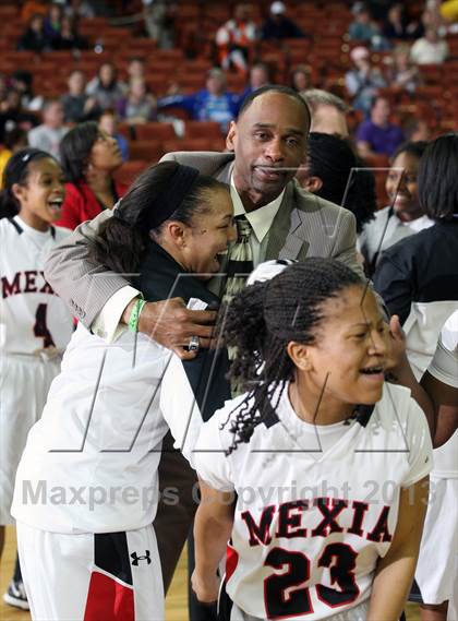 Thumbnail 1 in Kennedale vs. Mexia (UIL 3A Final) photogallery.