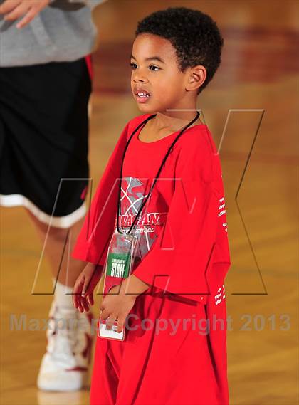 Thumbnail 2 in St. John Bosco @ Long Beach Poly (Nike Extravaganza) photogallery.